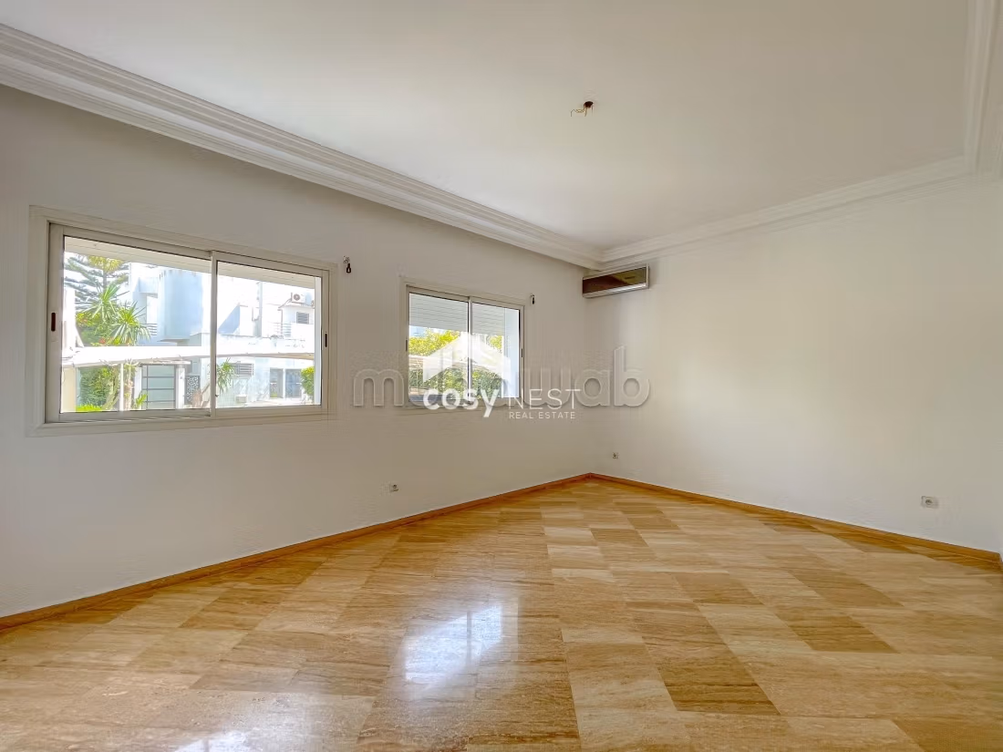 Magnificent villa for rent in Ain Diab. 7 large living areas. Secured door, Central air conditioning
