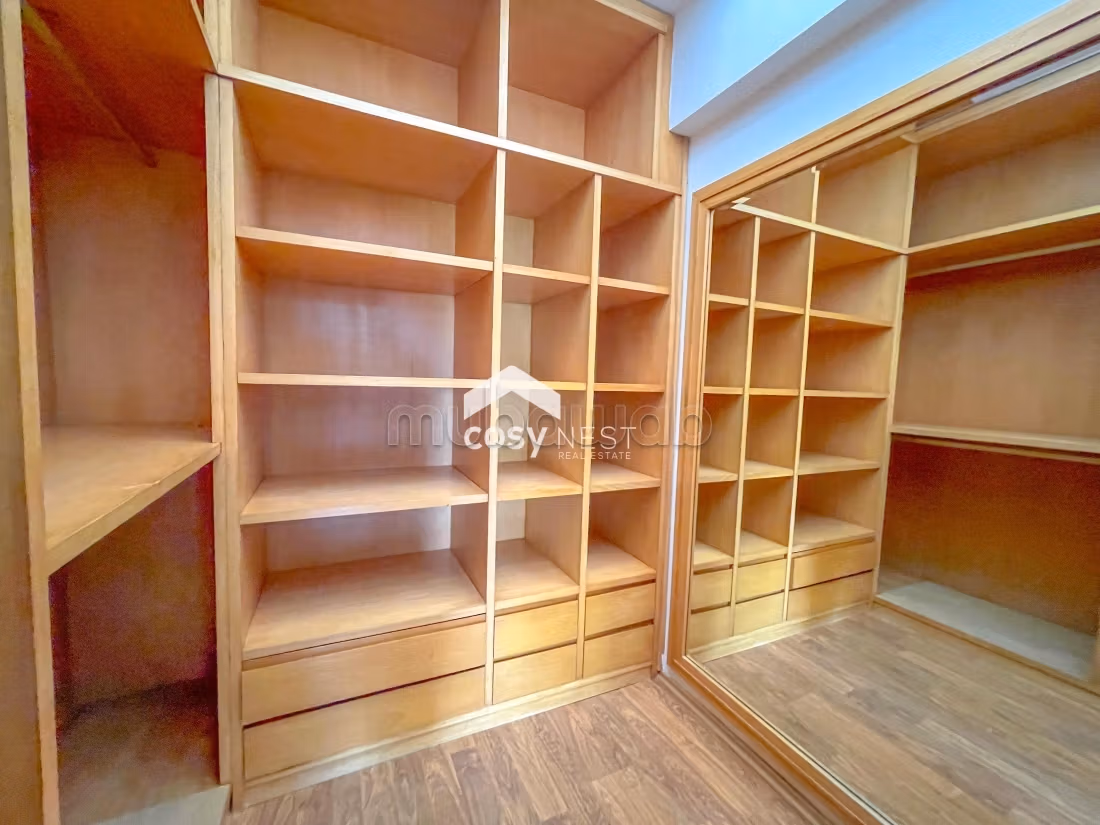 Magnificent villa for rent in Ain Diab. 7 large living areas. Secured door, Central air conditioning