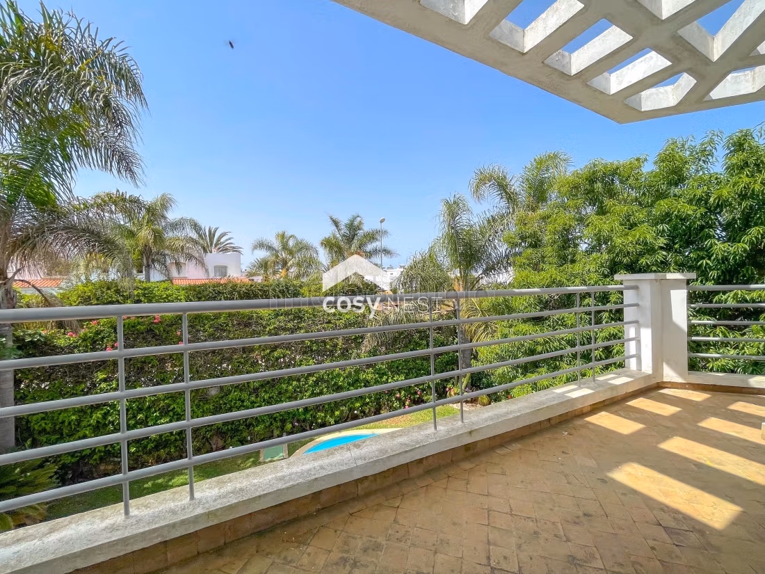 Magnificent villa for rent in Ain Diab. 7 large living areas. Secured door, Central air conditioning