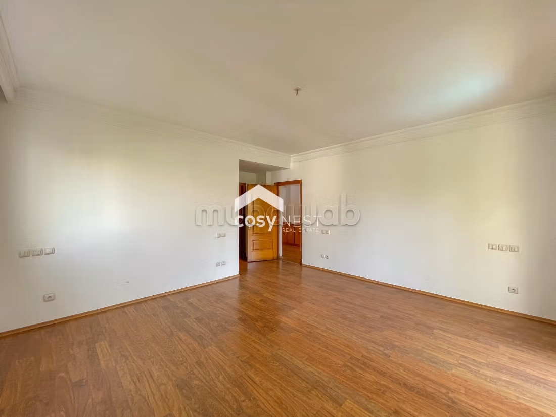 Magnificent villa for rent in Ain Diab. 7 large living areas. Secured door, Central air conditioning