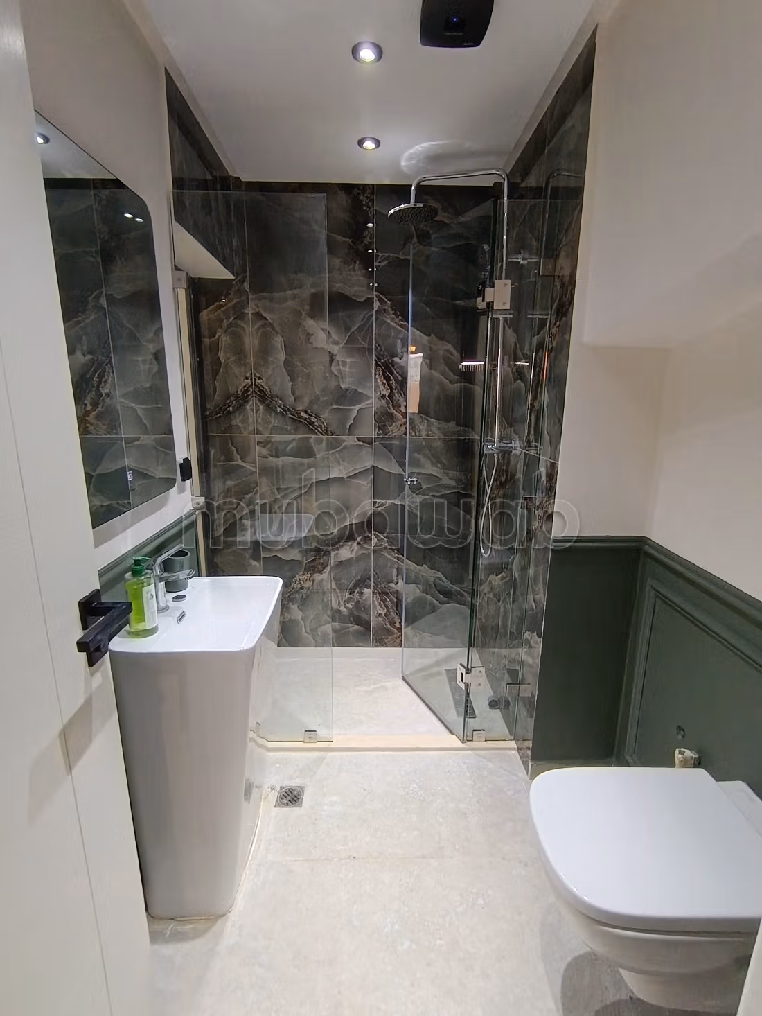 Bel appartement en location à Agdal. 
Superficie 65 m². 
Meublé — 2