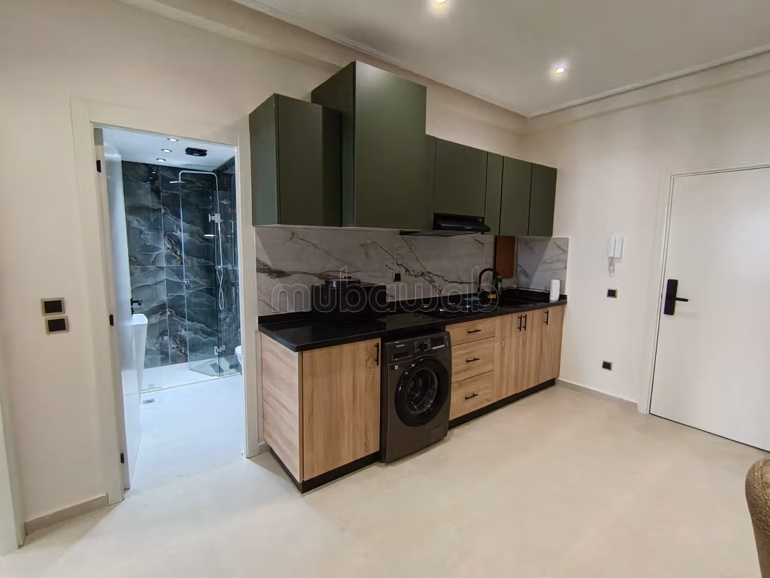 Bel appartement en location à Agdal. 
Superficie 65 m². 
Meublé — 3