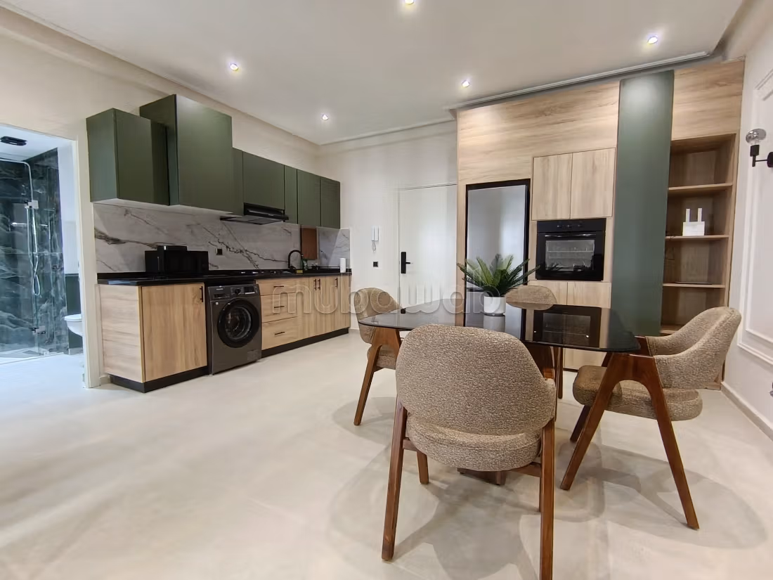 Bel appartement en location à Agdal. 
Superficie 65 m². 
Meublé — 4