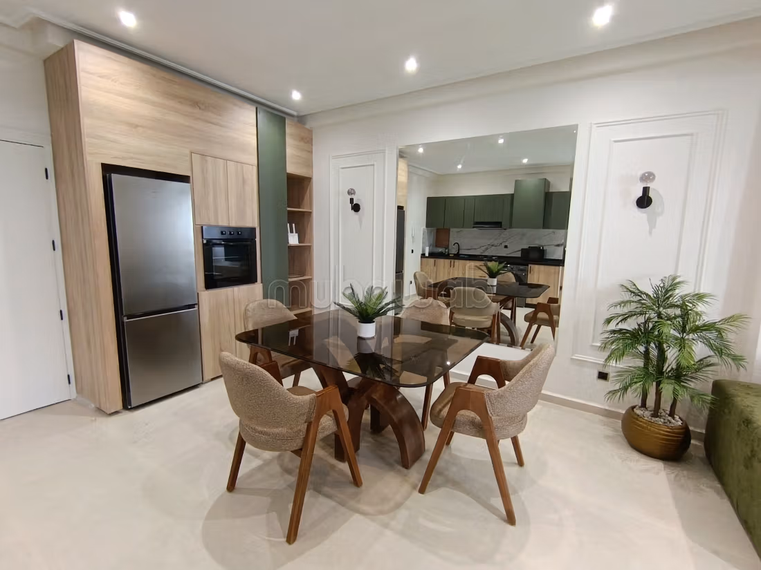 Bel appartement en location à Agdal. 
Superficie 65 m². 
Meublé — 5