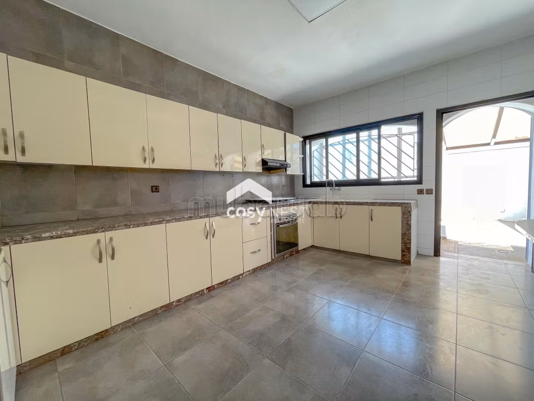 Eccezionale casa di lusso in affitto a Ain Diab. 4 camere da letto. Piscina e camino
