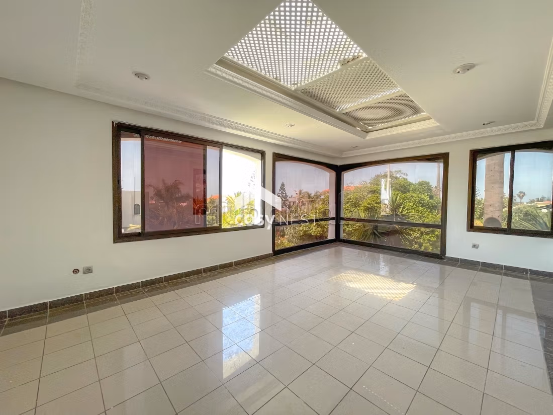 Eccezionale casa di lusso in affitto a Ain Diab. 4 camere da letto. Piscina e camino