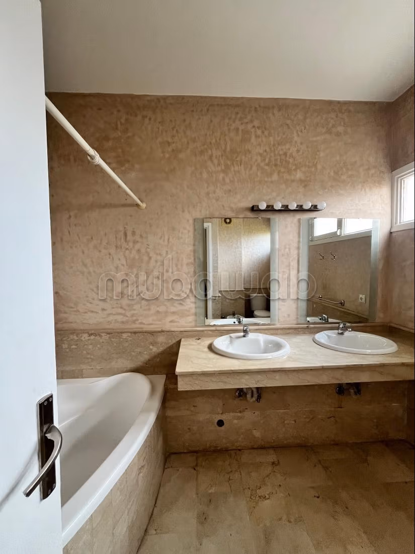 Villa Triplex À louer Cil