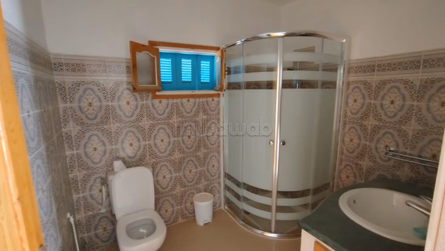 Bellissima casa in vendita a Ajim. 4 camere. Arredato