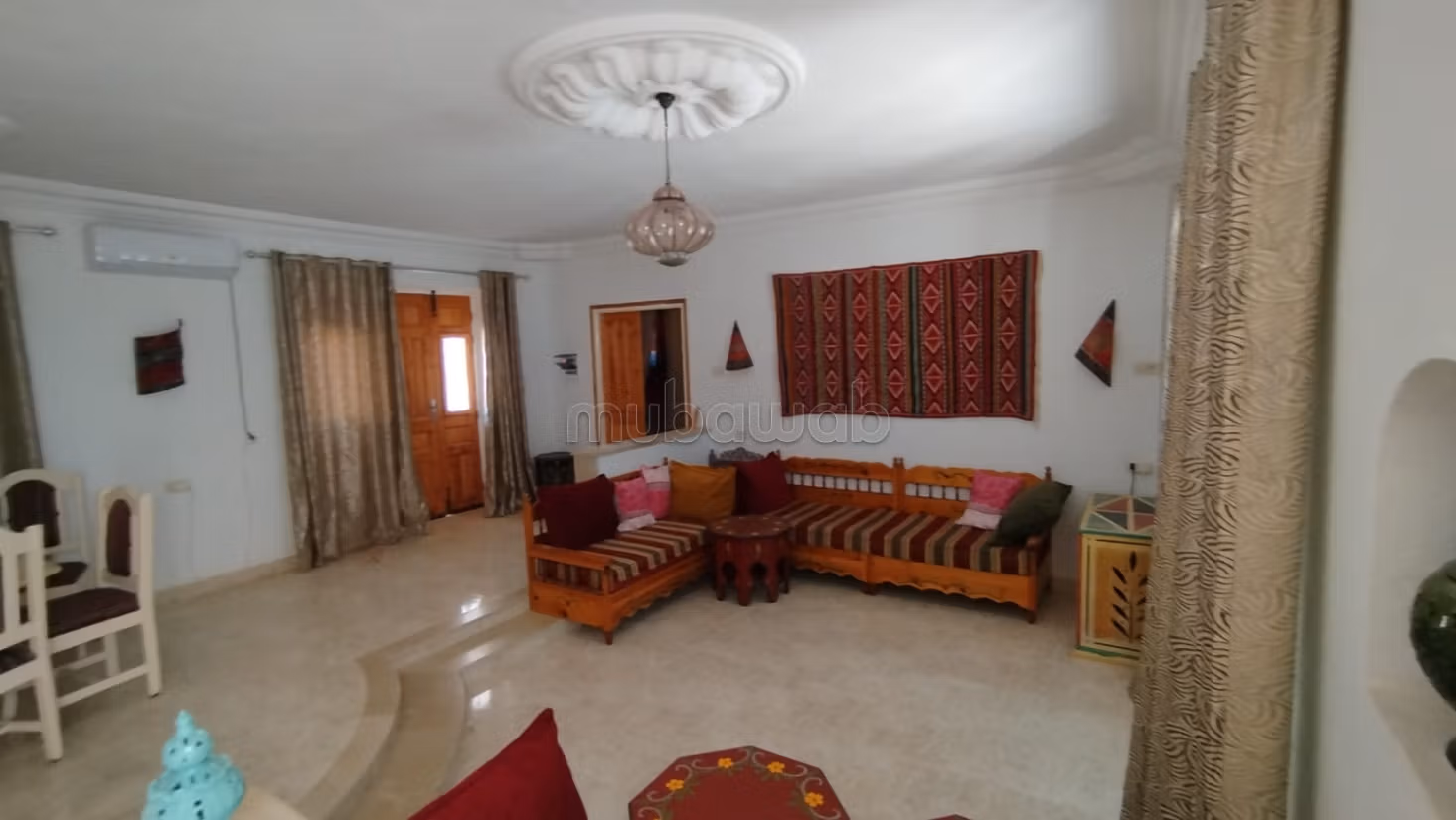 Bellissima casa in vendita a Ajim. 4 camere. Arredato
