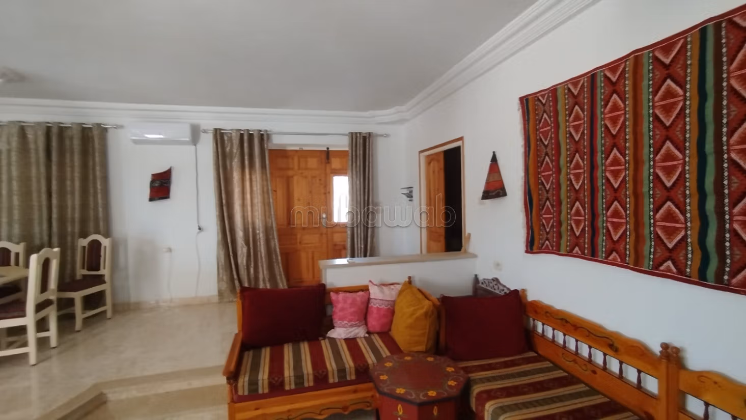 Bellissima casa in vendita a Ajim. 4 camere. Arredato