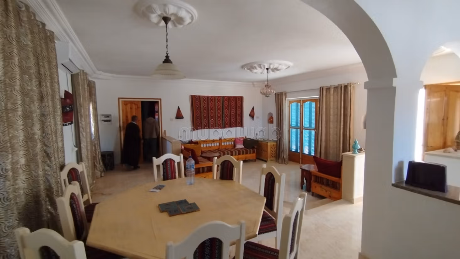 Bellissima casa in vendita a Ajim. 4 camere. Arredato