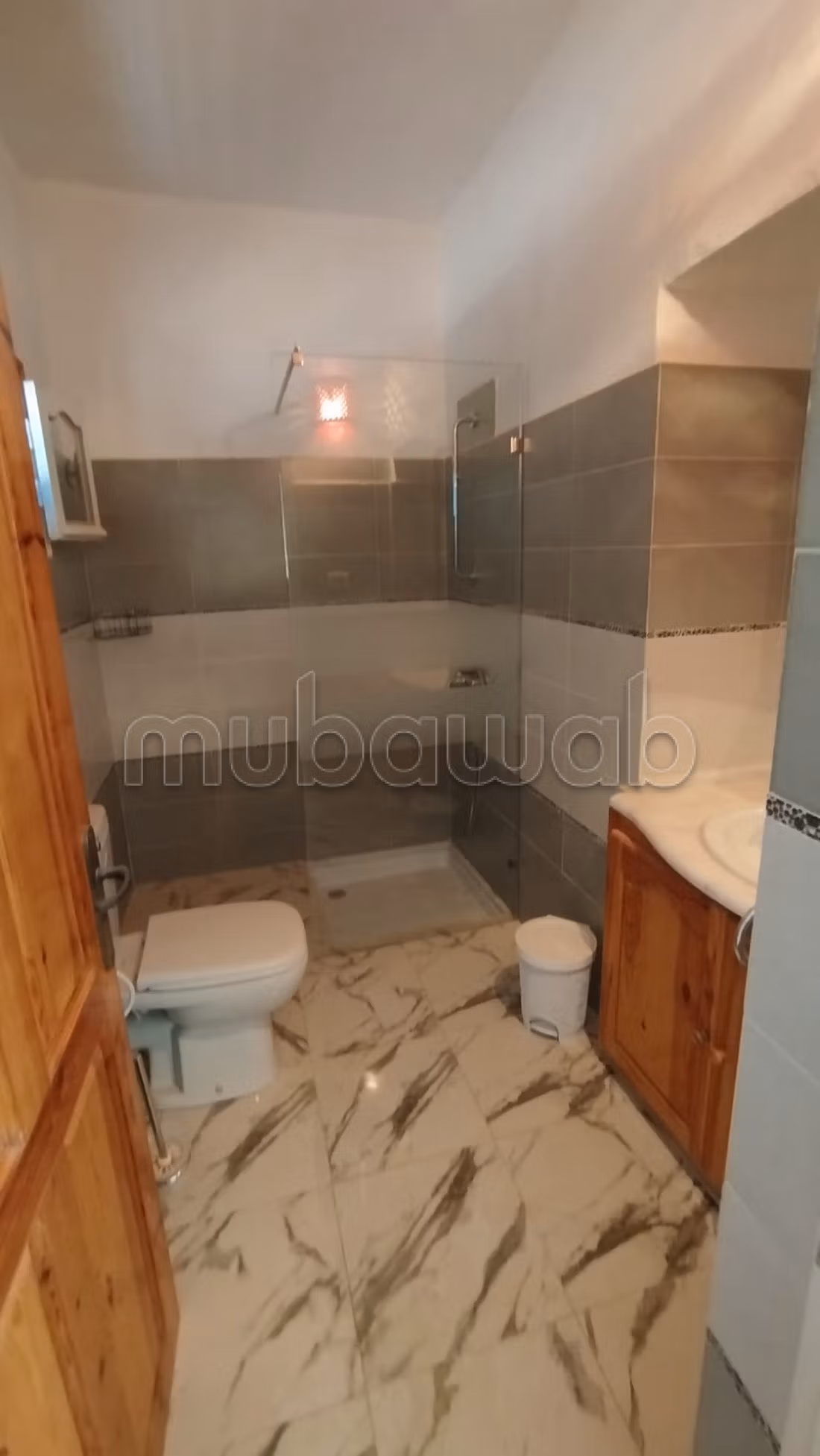 Bellissima casa in vendita a Ajim. 4 camere. Arredato
