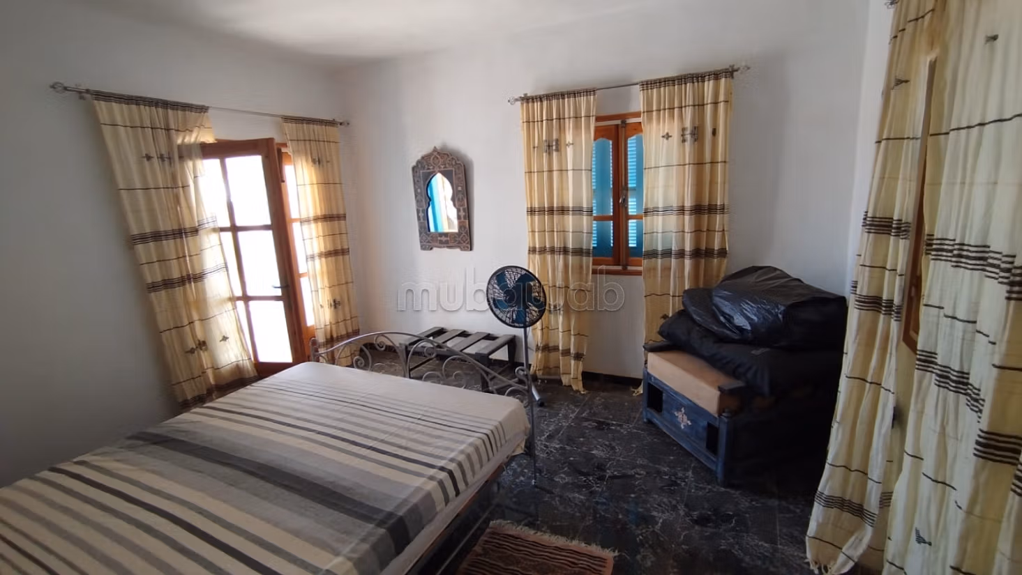 Bellissima casa in vendita a Ajim. 4 camere. Arredato
