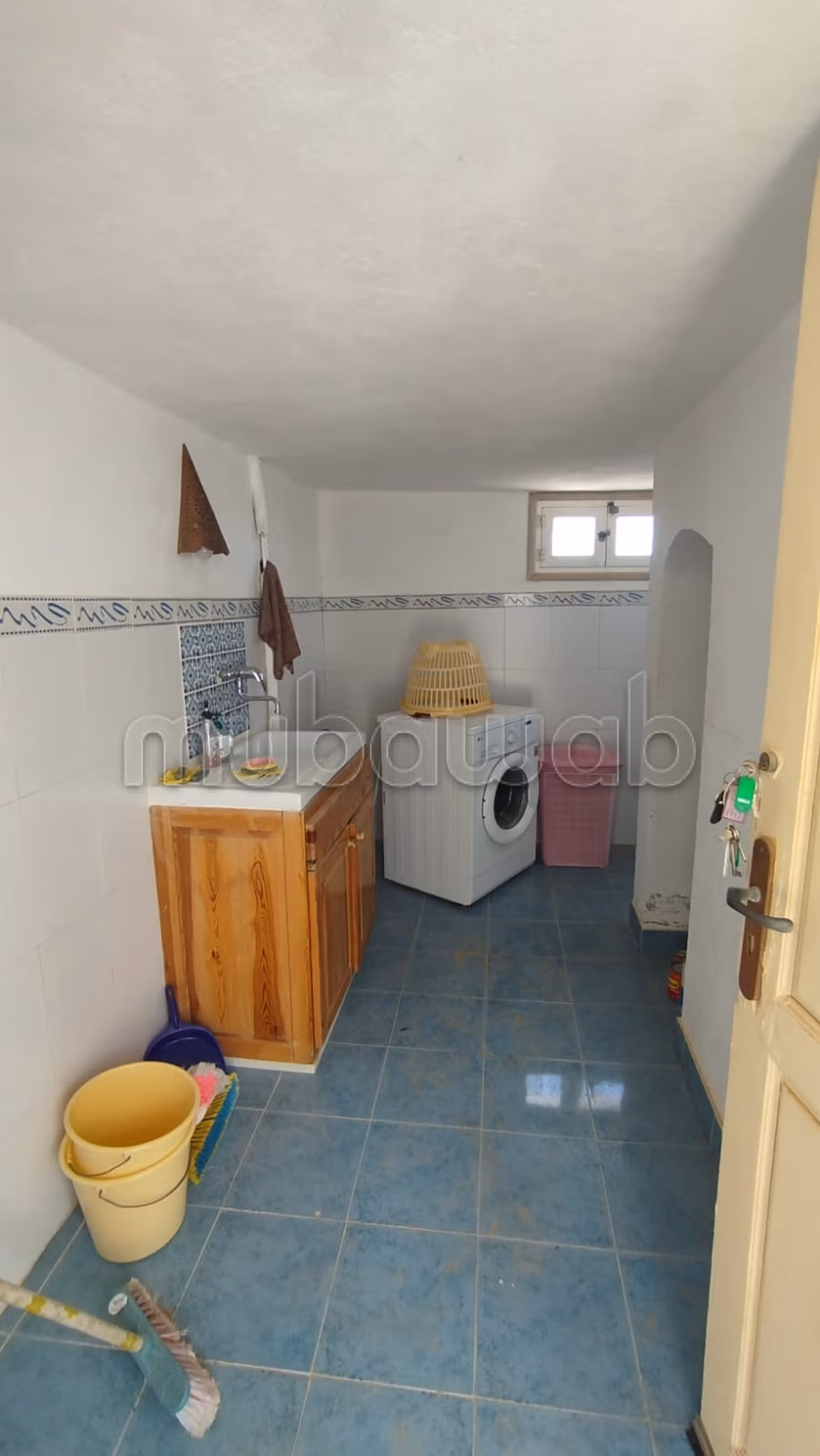 Bellissima casa in vendita a Ajim. 4 camere. Arredato