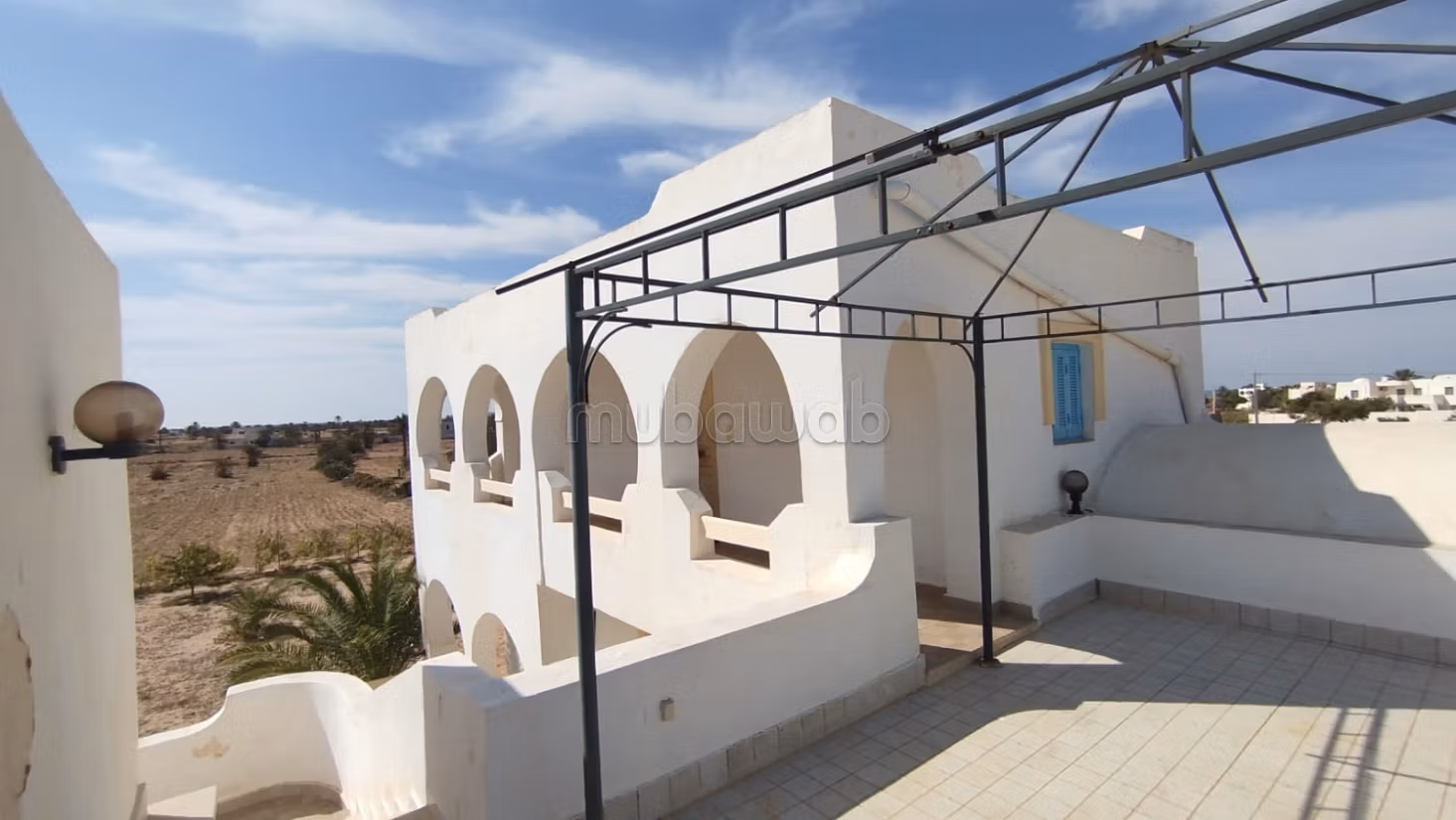 Bellissima casa in vendita a Ajim. 4 camere. Arredato