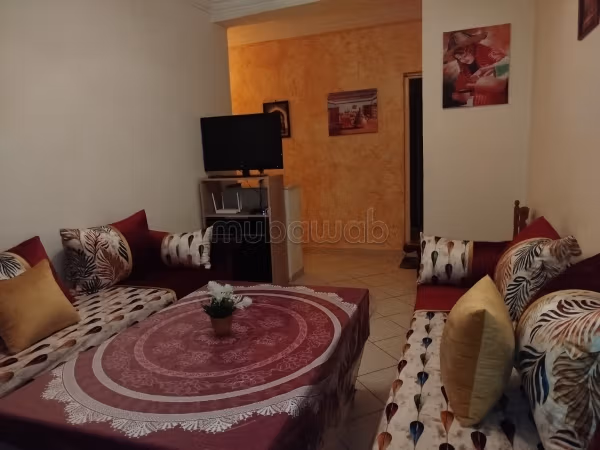 Posizione di un appartamento a Hay Al Farah. Superficie 65 m². Arredato