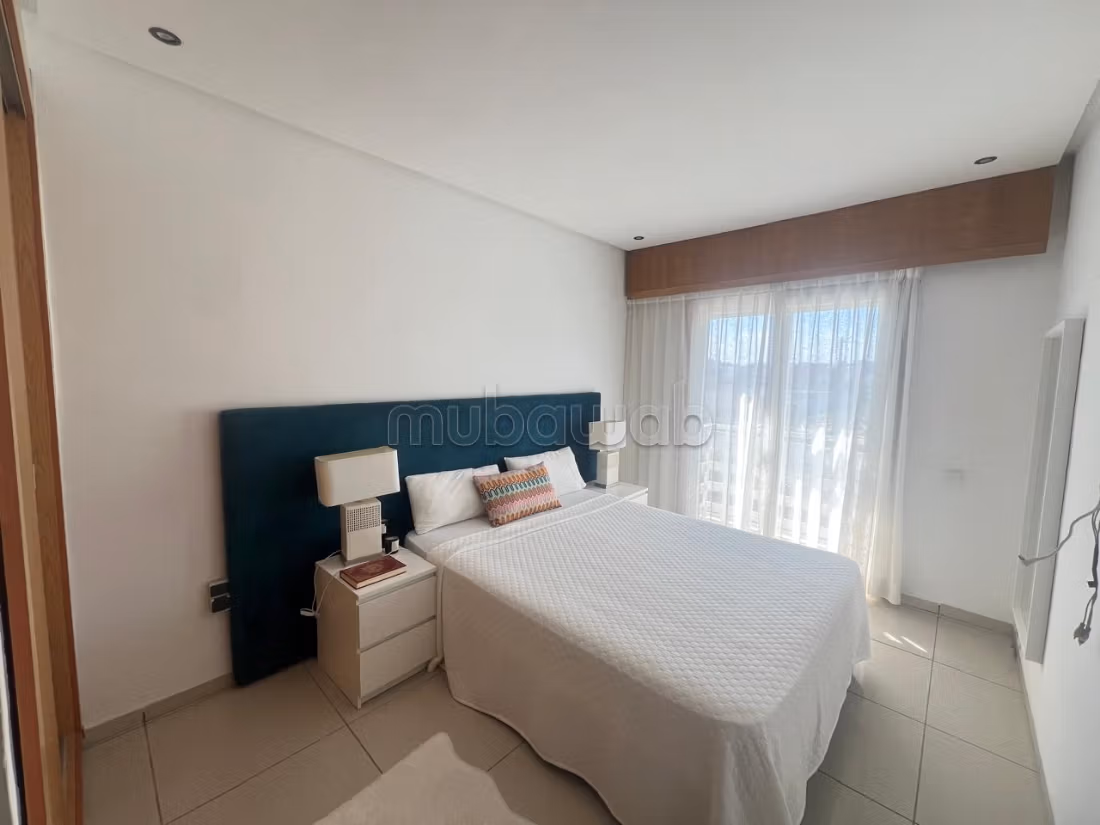 Bel appartement à vendre à Dar Bouazza. 2 chambres agréables. Chauffage central et porte blindée