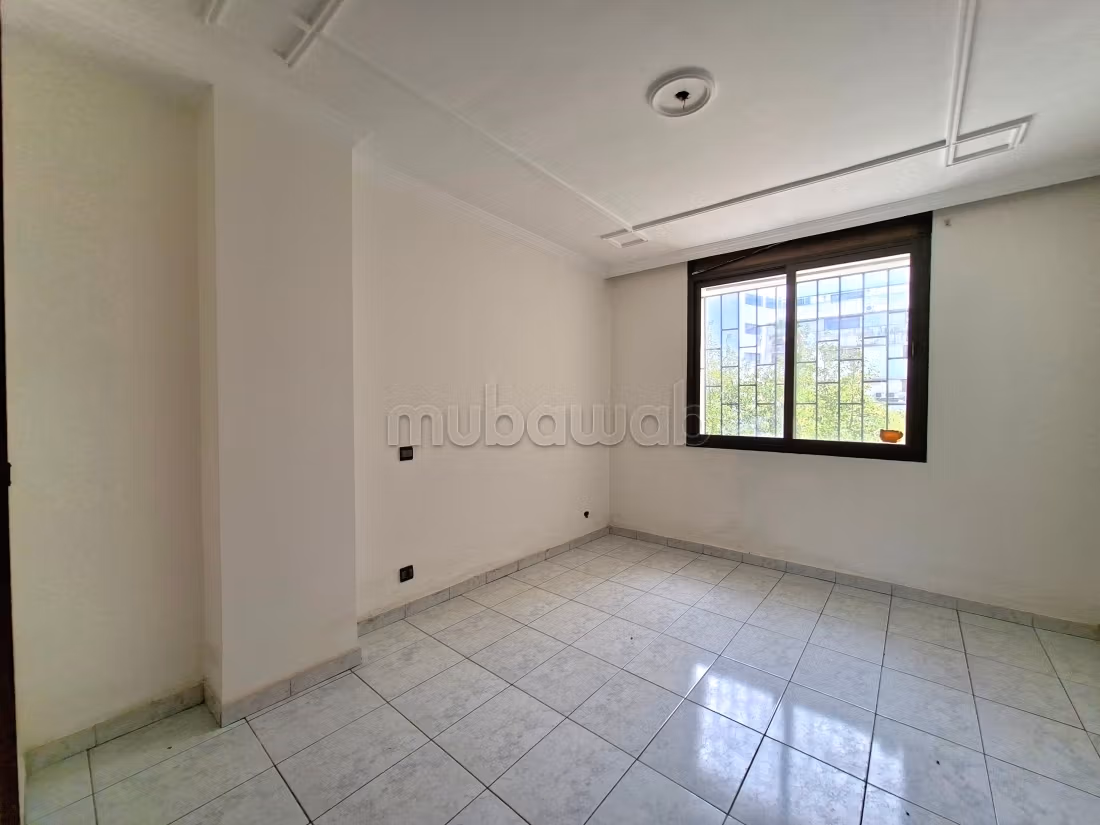 Appartement traversant 4e étage à vendre — 3