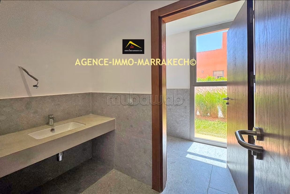 3-level villa in residence, 4 suites, with VNA