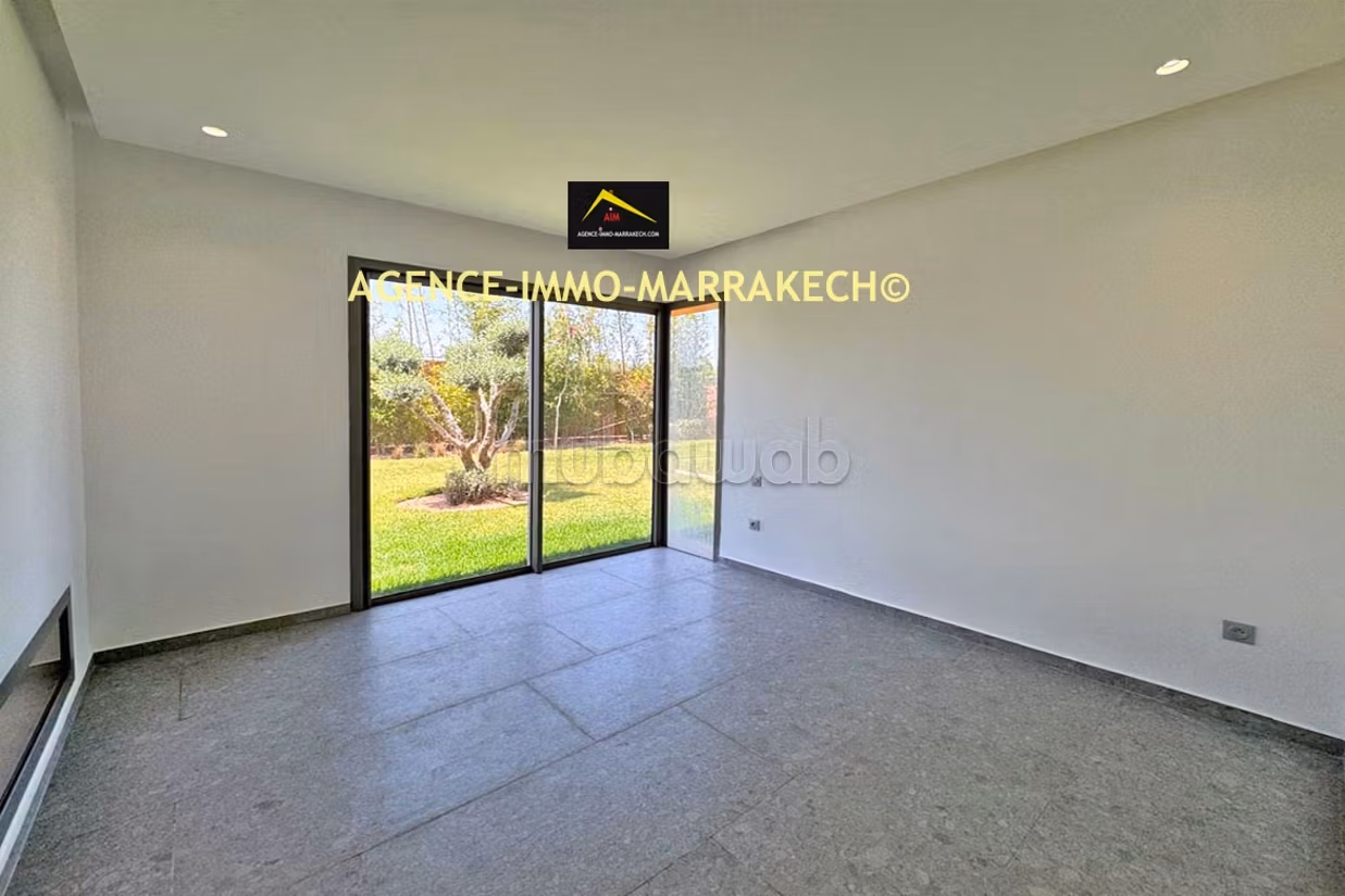 3-level villa in residence, 4 suites, with VNA