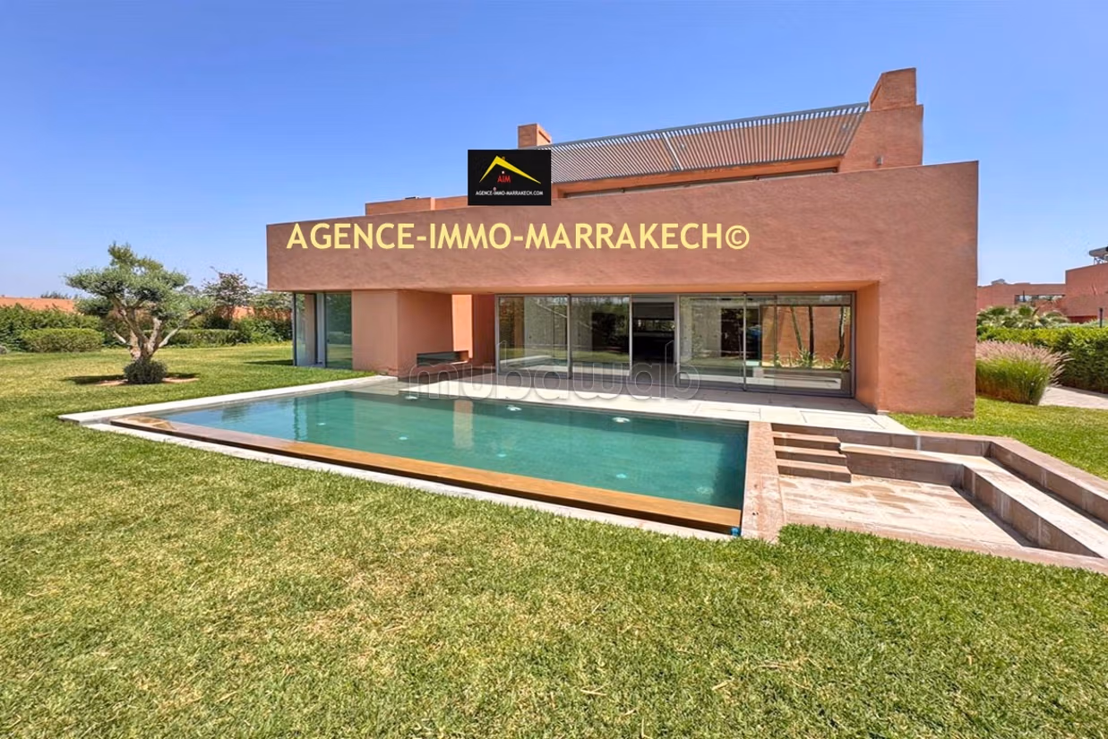 3-level villa in residence, 4 suites, with VNA