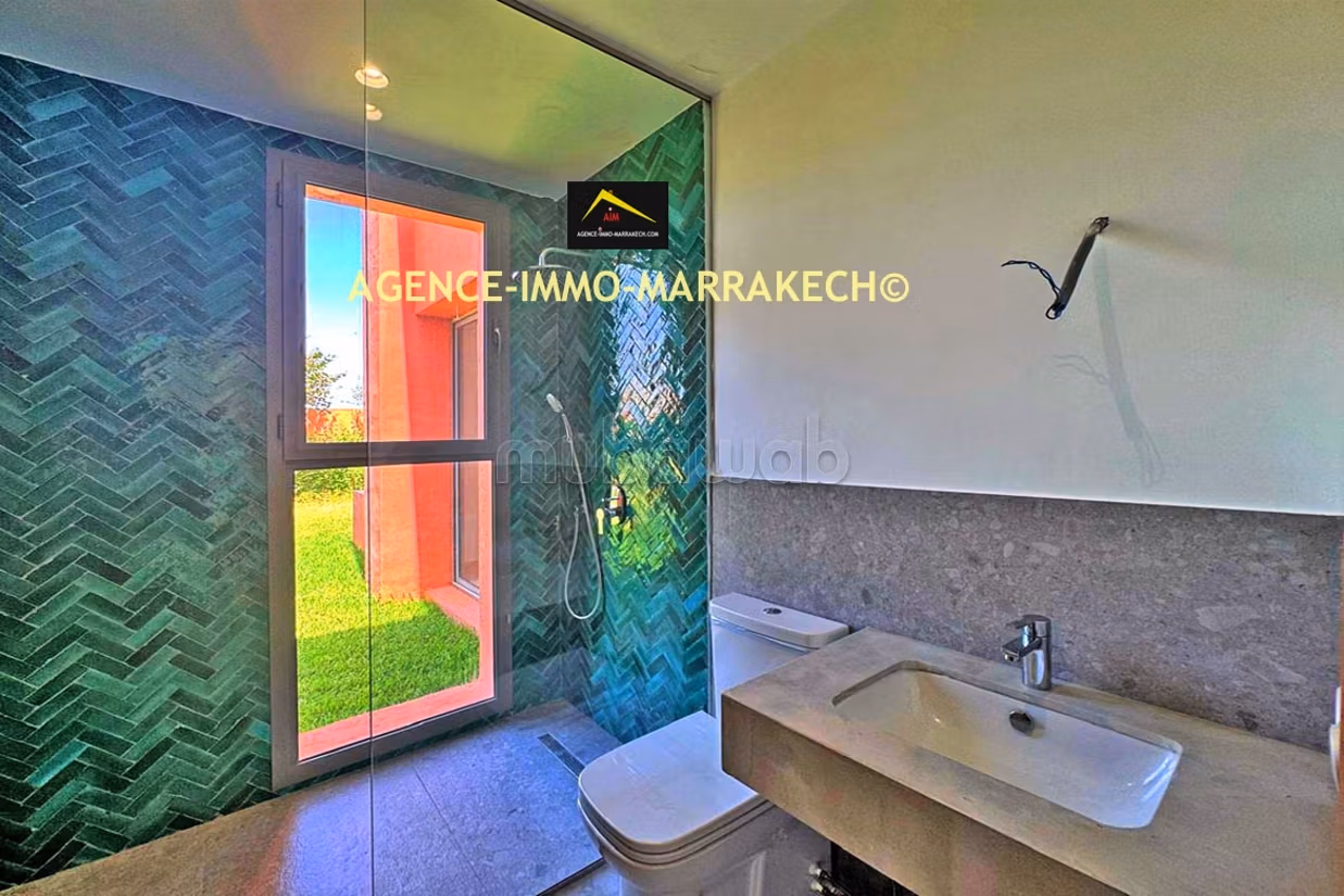 3-level villa in residence, 4 suites, with VNA