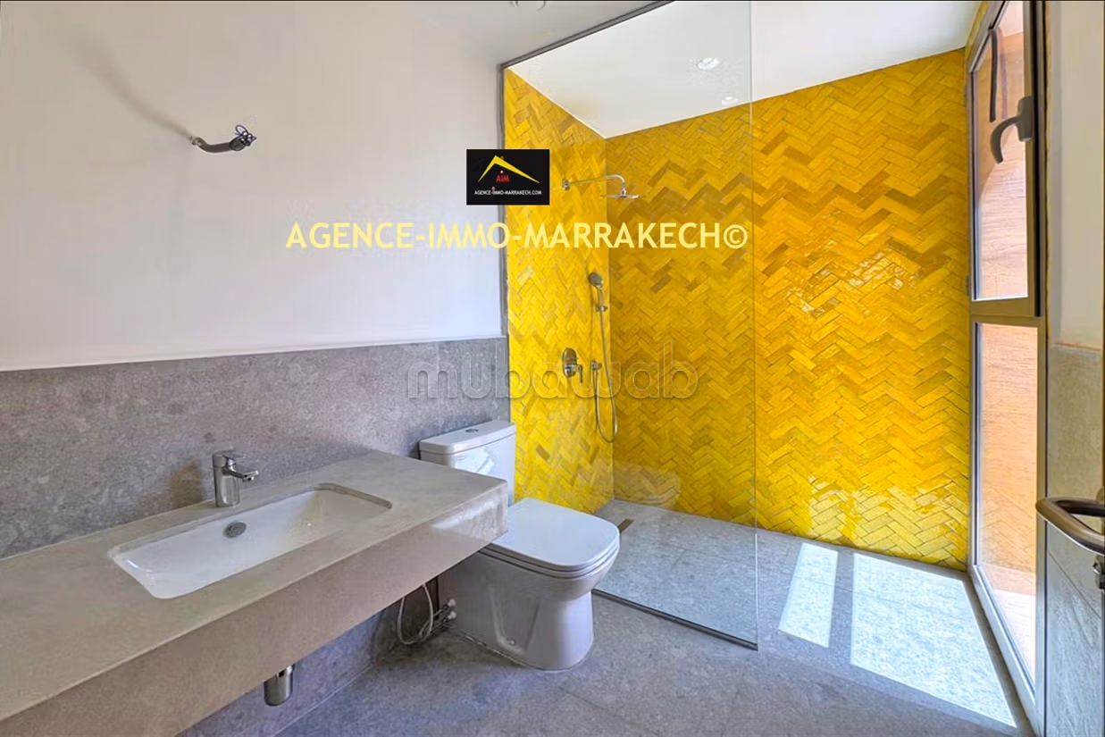 3-level villa in residence, 4 suites, with VNA