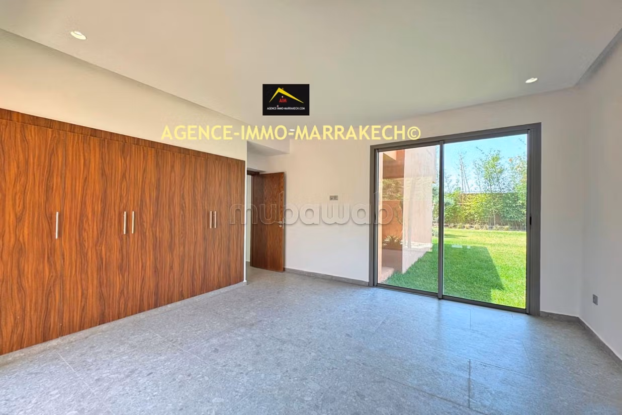 3-level villa in residence, 4 suites, with VNA