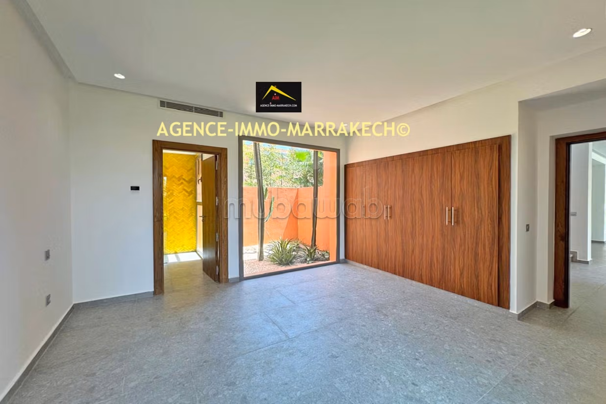 3-level villa in residence, 4 suites, with VNA