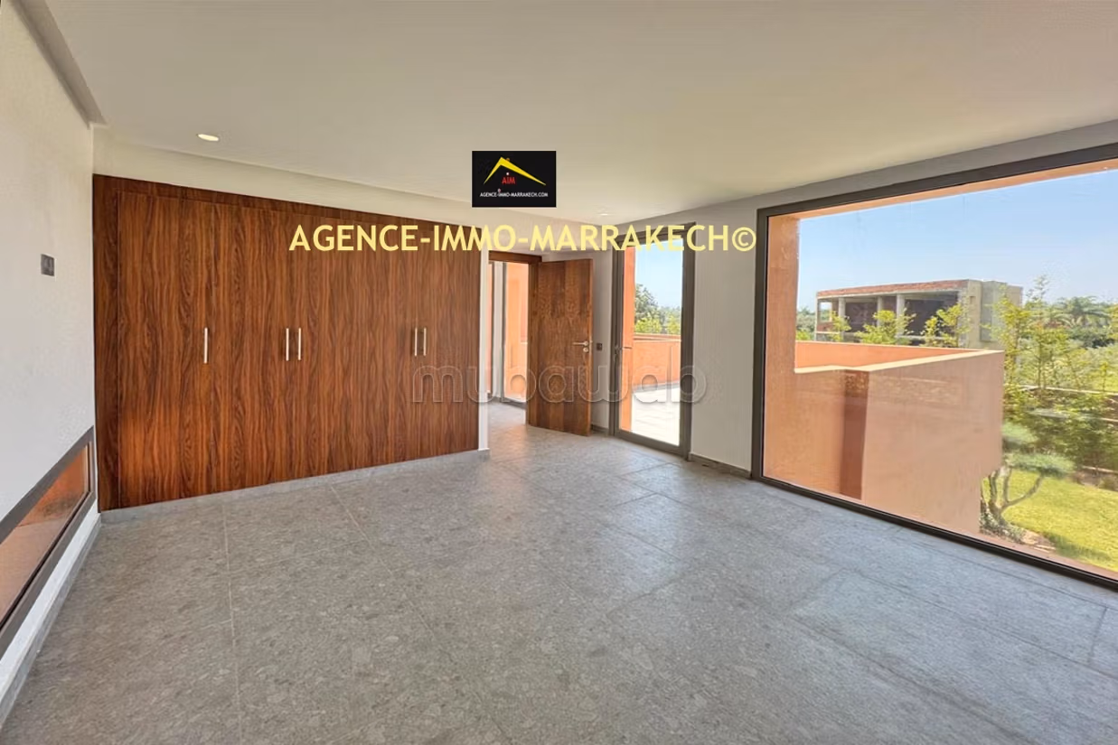 3-level villa in residence, 4 suites, with VNA