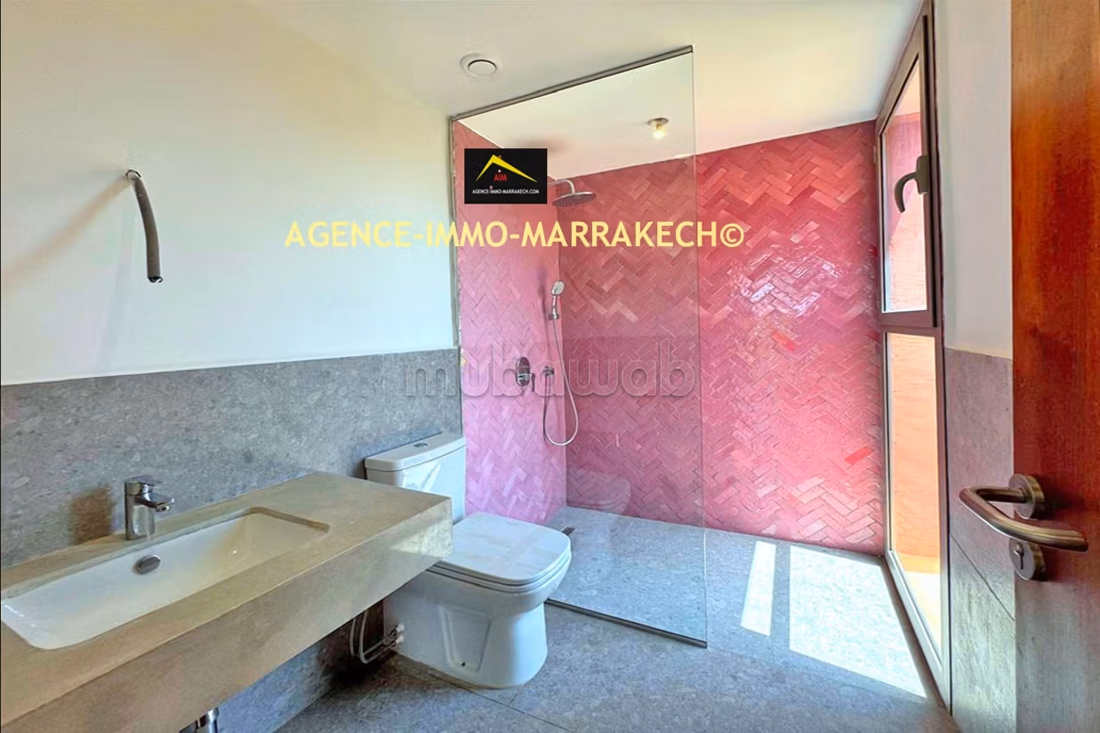 3-level villa in residence, 4 suites, with VNA
