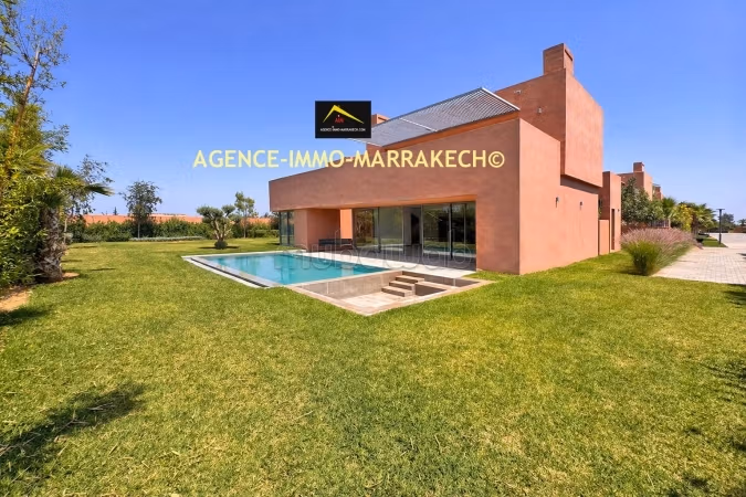 Villa de 3 niveaux en résidence, 4 suites, avec VNA