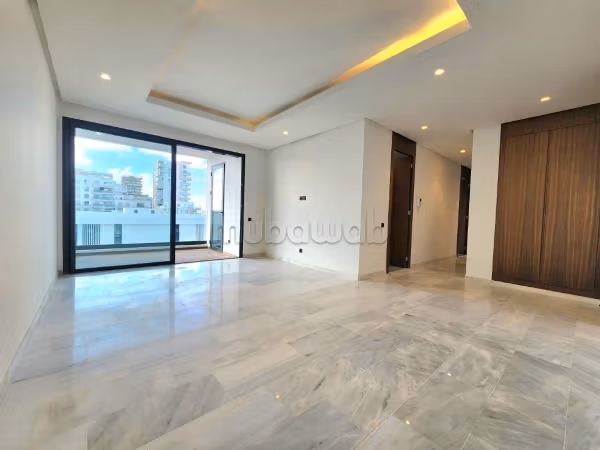 Splendido appartamento in affitto a Casablanca Finance City. Superficie totale 98 m². Porta blindata e riscaldamento centralizzato