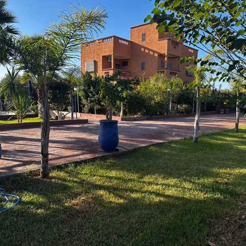 Villa à Vendre de 3400.0 m² à Marrakech, Sidi Abdellah Ghiat