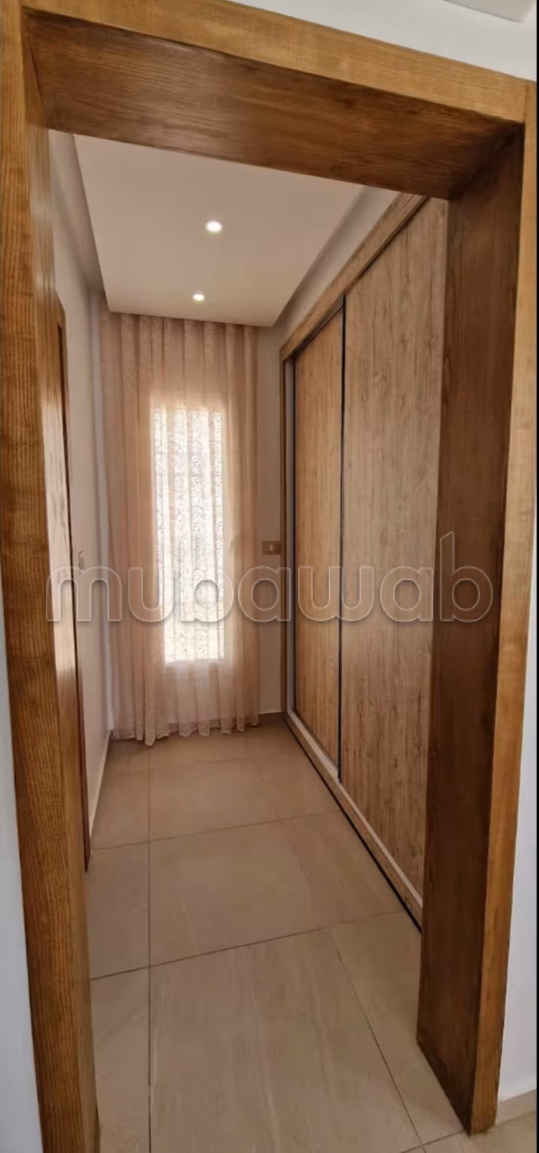 Villa de haut standing à louer à Houmt Souk. 
Surface totale 500 m². 
Meublé