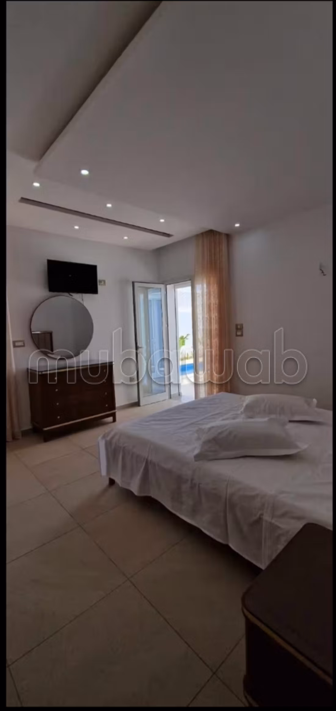 Villa de haut standing à louer à Houmt Souk. 
Surface totale 500 m². 
Meublé