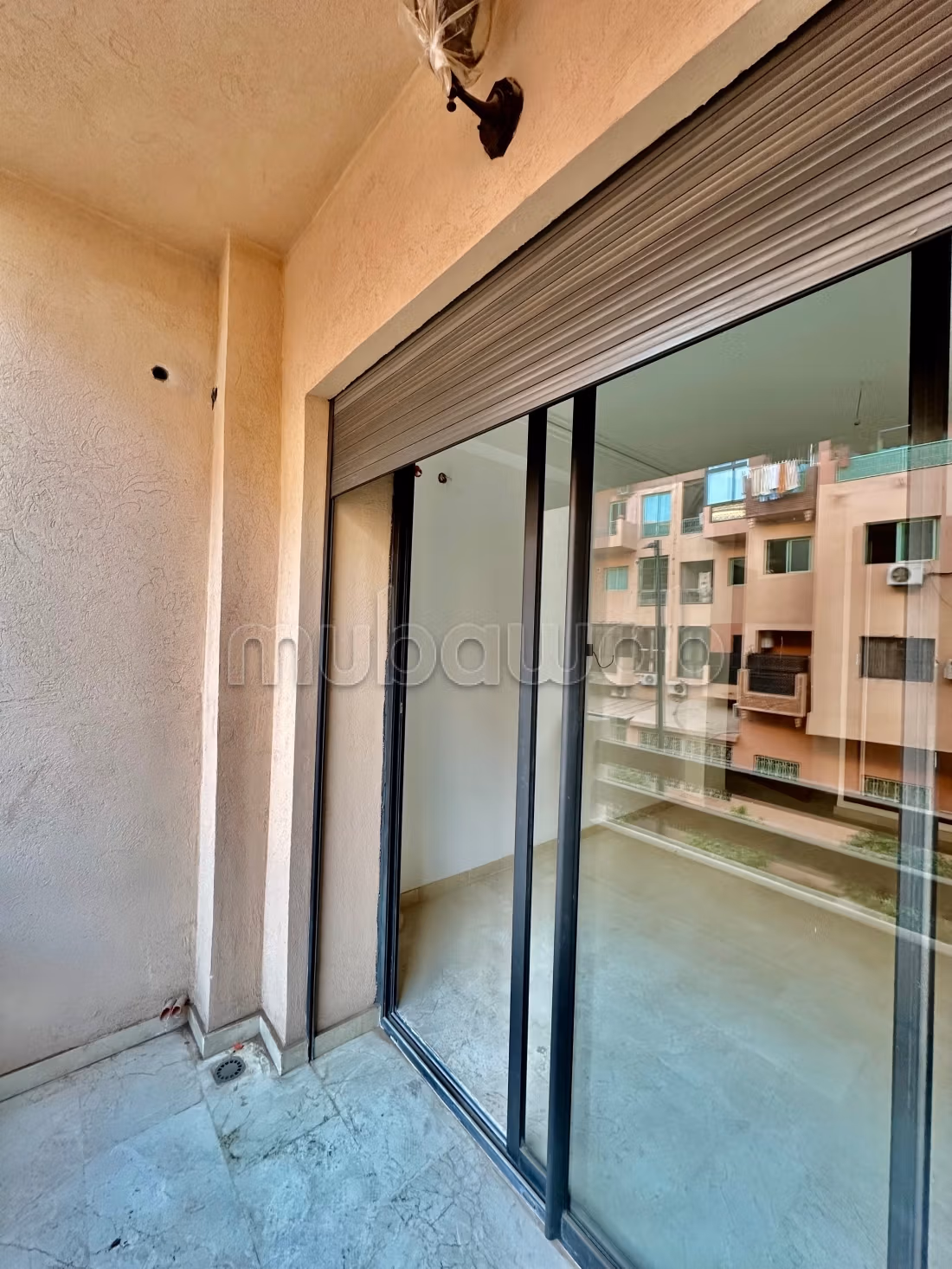 Location jolie appartement vide à semlalia. 100 mètre