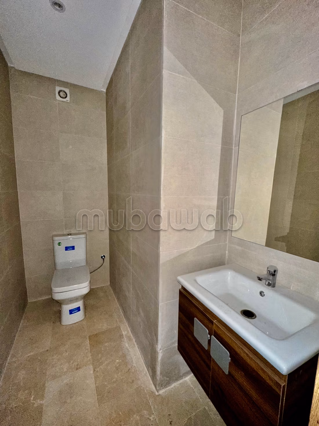 Location jolie appartement vide à semlalia. 100 mètre