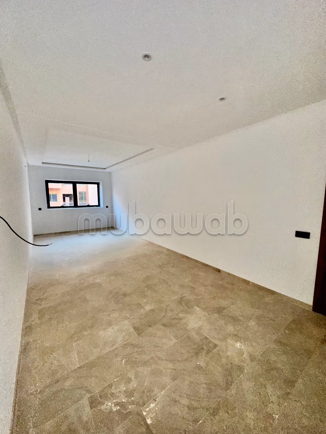 Location jolie appartement vide à semlalia. 100 mètre