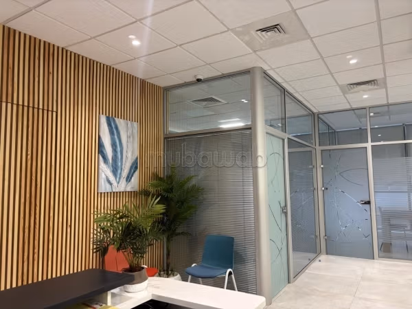 Oficinas en venta en Sidi Maarouf. Superficie 95 m². Doble acristalamiento y calefacción central