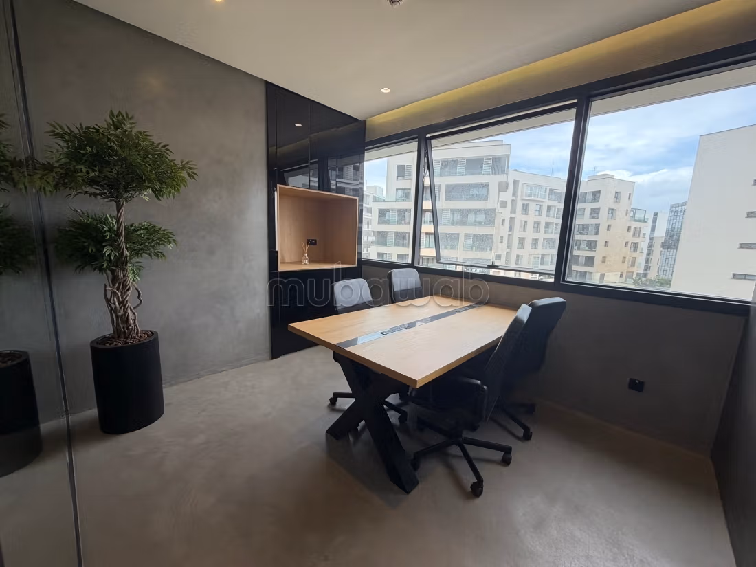 Bureaux en location à Casablanca Finance City. Superficie 180 m². Conciergerie à disposition, système de climatisation