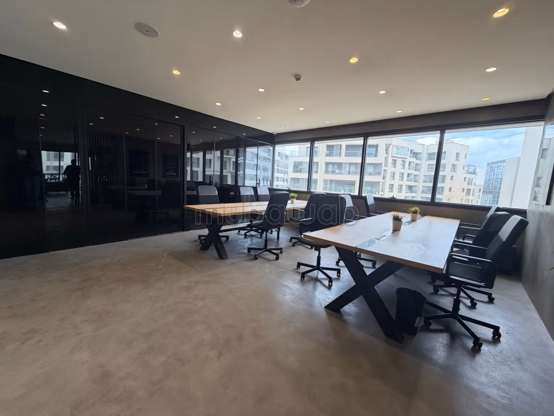 Bureaux en location à Casablanca Finance City. Superficie 180 m². Conciergerie à disposition, système de climatisation