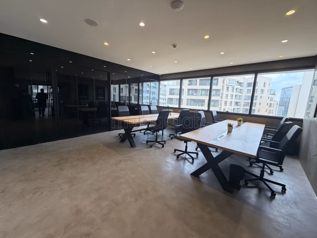 Bureaux en location à Casablanca Finance City. Superficie 180 m². Conciergerie à disposition, système de climatisation