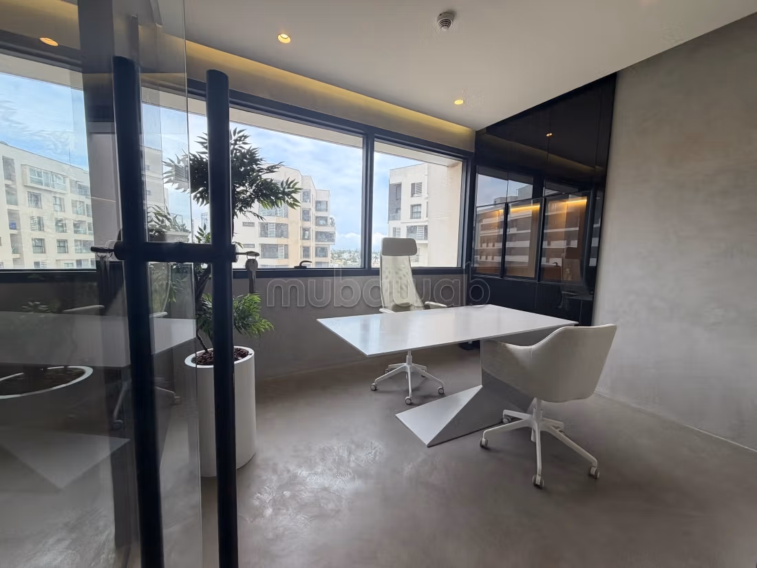Bureaux en location à Casablanca Finance City. Superficie 180 m². Conciergerie à disposition, système de climatisation