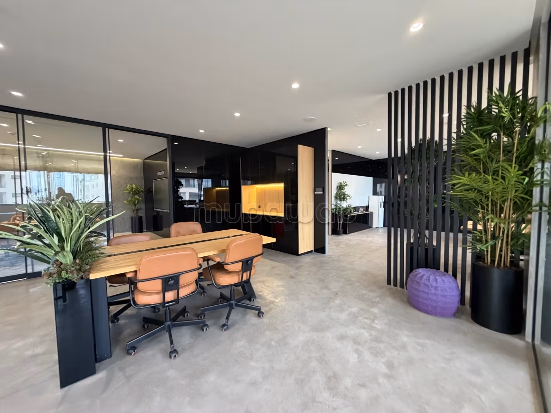 Bureaux en location à Casablanca Finance City. Superficie 180 m². Conciergerie à disposition, système de climatisation