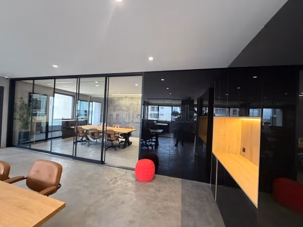 Comodo ufficio in affitto a Casablanca Finance City. Superficie di 180 m². Servizio di concierge e aria condizionata