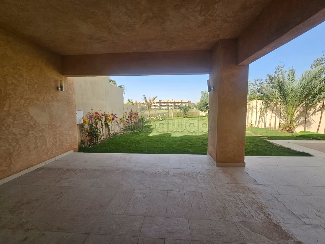Villa front de golf a la vente