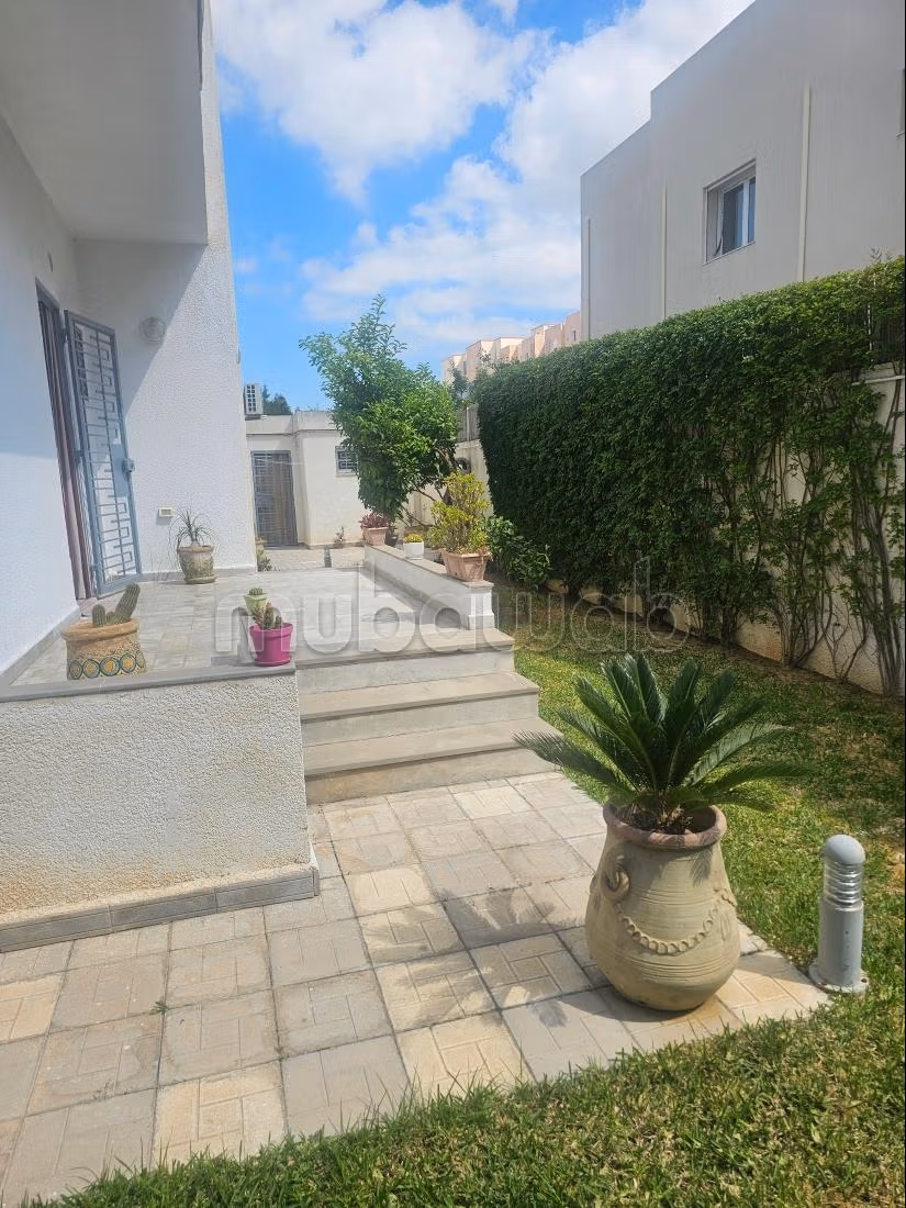 À vendre Villa haut standing avec 2 Etg 
Mornag avec Studio