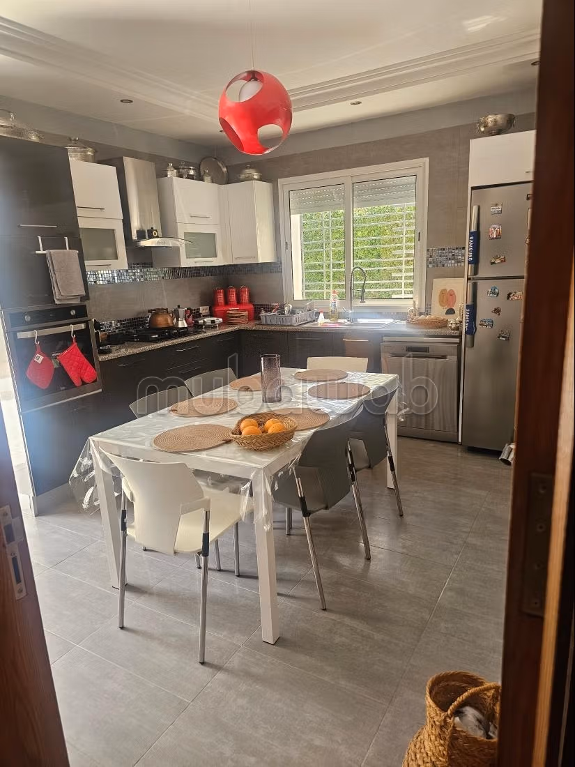 À vendre Villa haut standing avec 2 Etg 
Mornag avec Studio