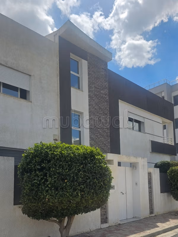 À vendre Villa haut standing avec 2 Etg 
Mornag avec Studio